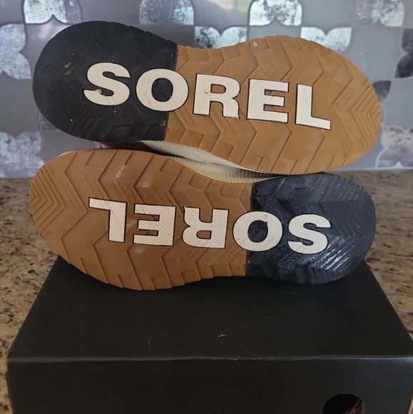 Youth sorel Waterproof boot sz4 - Picture 8 of 9